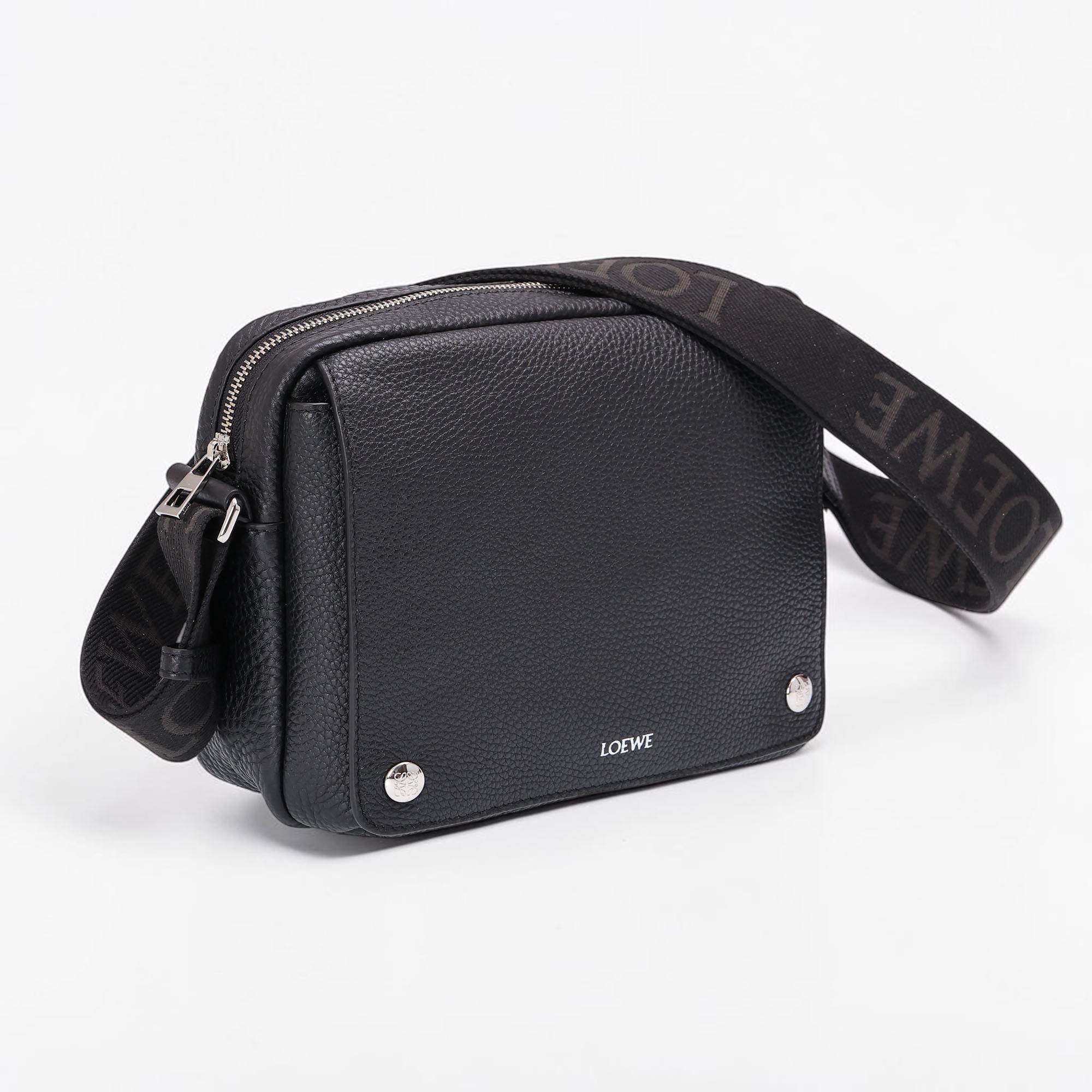 〈ｸｰﾎﾟﾝ5%OFF〉ロエベ／LOEWE "ペブル メッセンジャーバッグ ミディアム&rdquo; サプルグレインカーフ・メンズ・レザー・斜め掛けショルダーバッグ・クロスボディ(ブラック) BANBA73X04 1100／BLACK[返品OK]｜IL TELAIO DUE