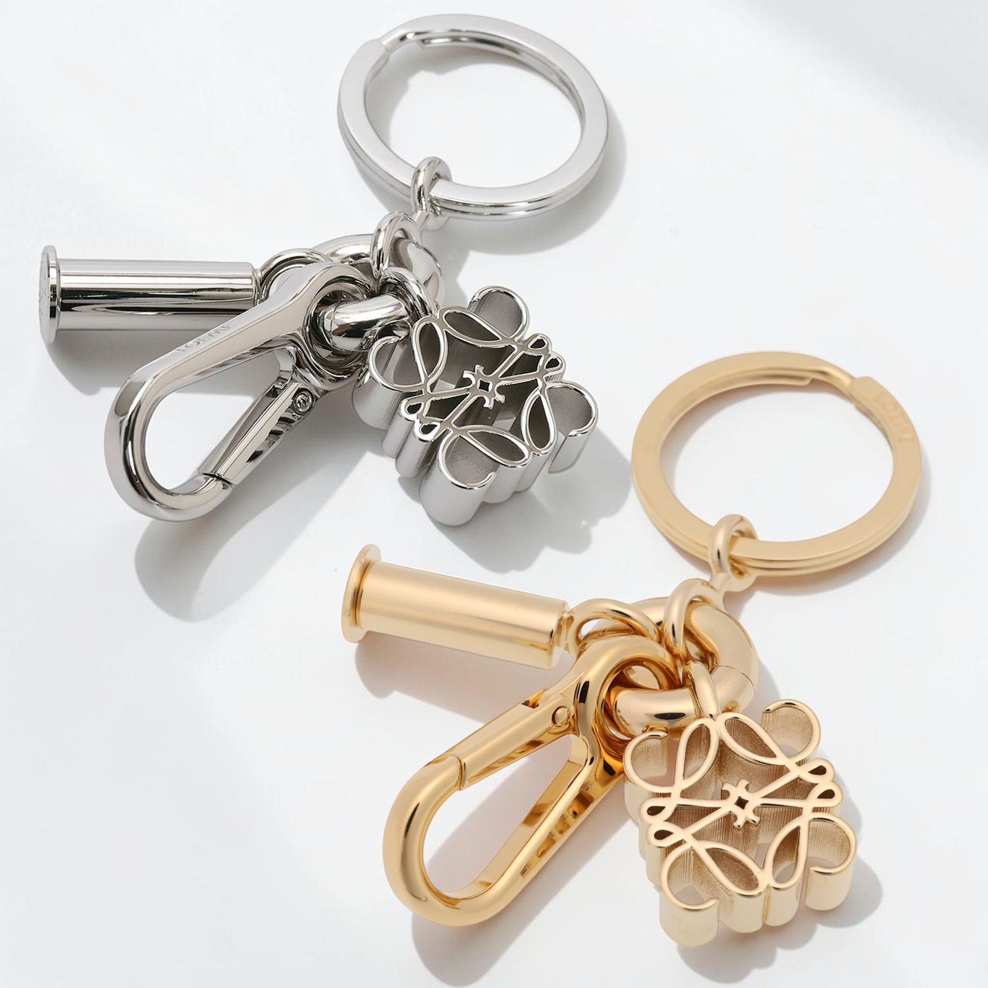 〈クーポン5%OFF〉ロエベ/LOEWE "ANAGRAM KEY RING アナグラム キーリング" アナグラムモチーフ 真鍮 キーホルダー フック付き(シルバー・ゴールド) C554231X33 1160・8130/SILVER・GOLD|IL TELAIO DUE