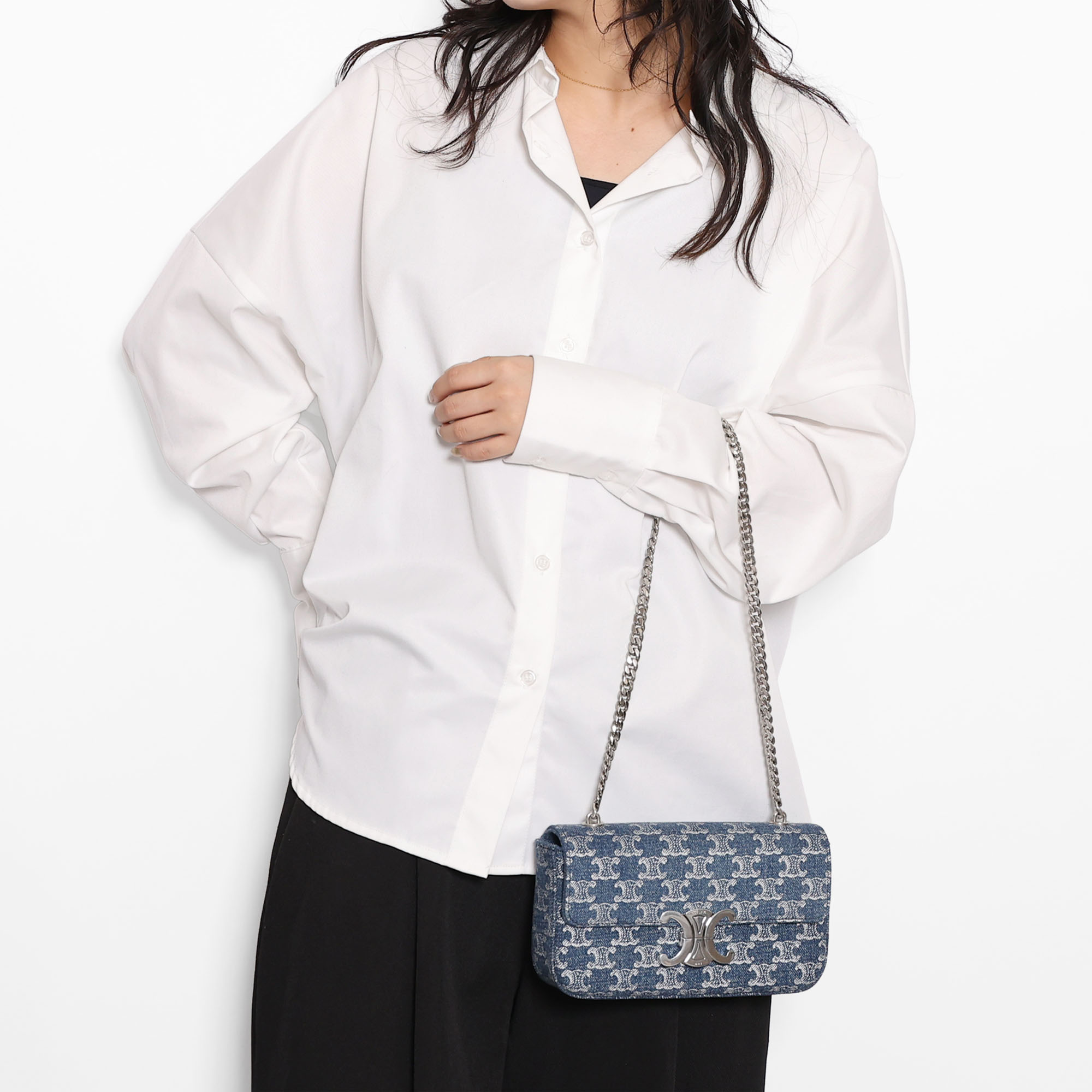 【SALE割引】【ｸｰﾎﾟﾝ5%OFF】セリーヌ／CELINE "CLAUDE DENIM CHAIN SHOULDER BAG&rdquo; クロード トリオンフデニムキャンバス チェーンショルダーバッグ クロスボディ(デニム&times;シルバー)11520 2FLX 05DS／DENIM*SILVER[返品OK]｜イル　テライオ 142,400円