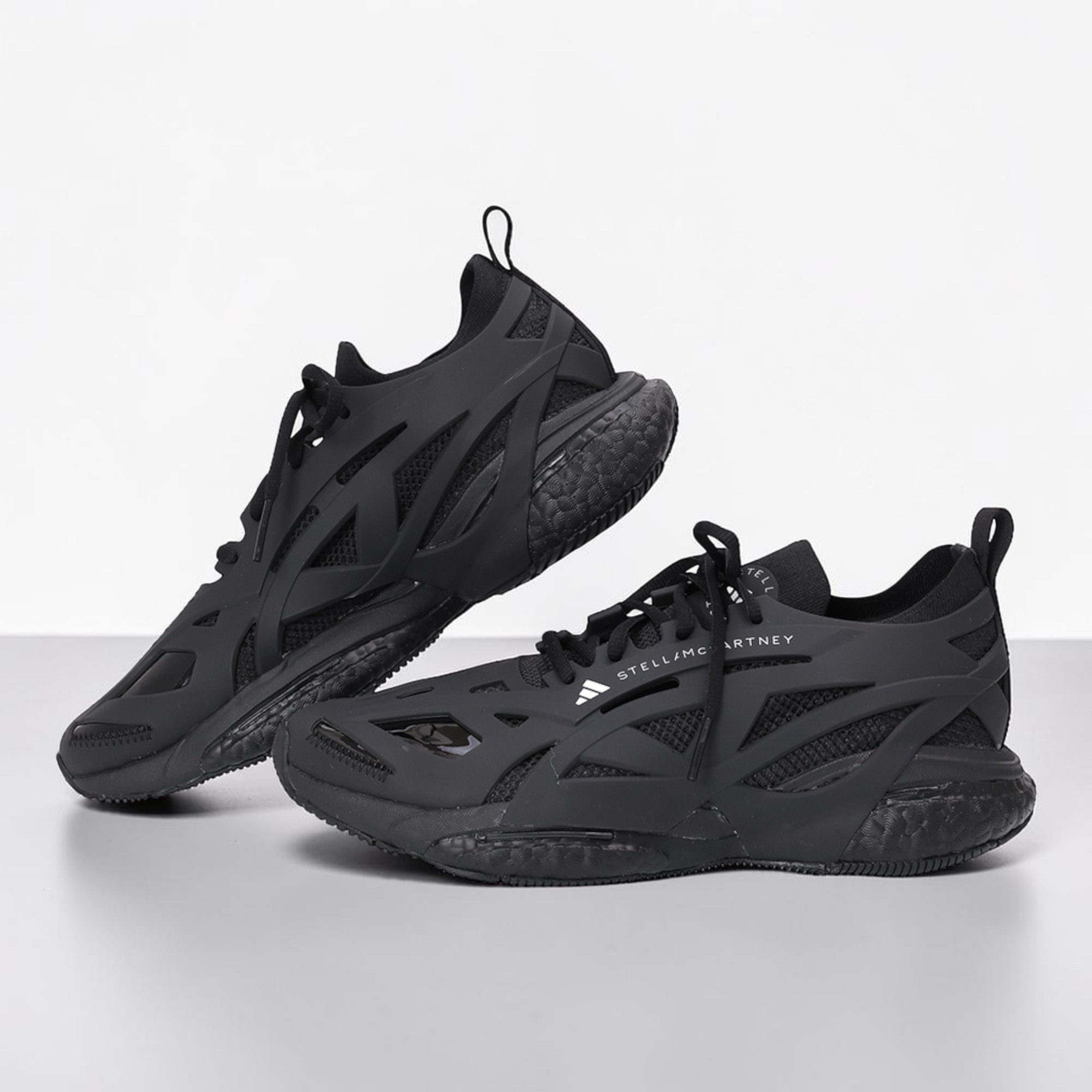 【SALE割引】【ｴﾝﾄﾘｰでP5】アディダス&times;ステラマッカートニー／ADIDAS BY STELLA MCCARTNEY "ソーラーグライド ランニング シューズ" メンズ・ローカットスニーカー・スポーツシューズ(コアブラック) HQ5962／CORE BLACK[返品OK]｜イル　テライオ