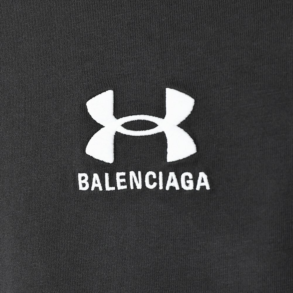 【BALENCIAGA】バレンシアガ×アンダーアーマー コラボ Tシャツ Balenciaga x Under Armour® ロゴ Tシャツ | ブラック | FARFETCH JP