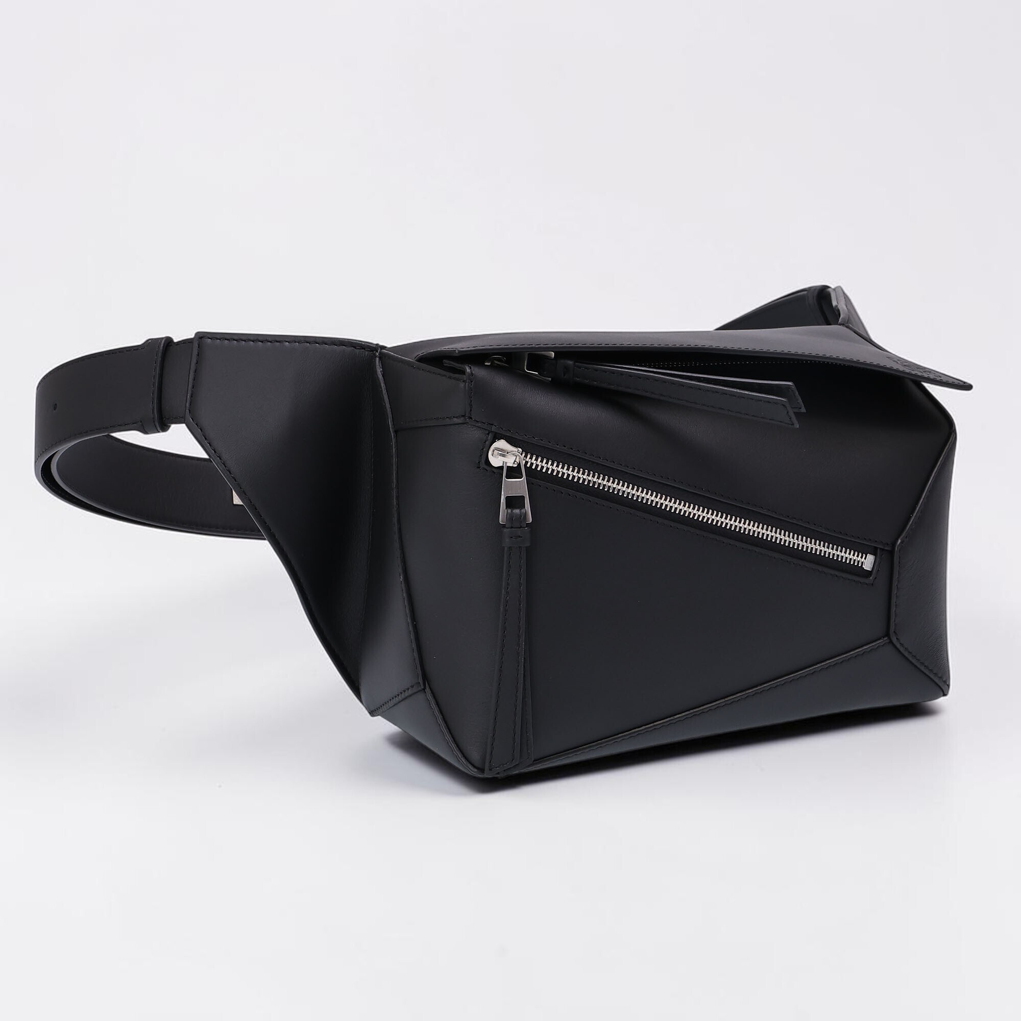 【ｸｰﾎﾟﾝ5%OFF】ロエベ／LOEWE "PUZZLE PUZZLE BUMBAG SMALL・パズル バムバッグ スモール (クラシックカーフ)&rdquo;クロスボディ・ベルトバッグ(ブラック) B510SEBX02 1100／CLASSIC CALF／BLACK[返品OK]｜イル　テライオ