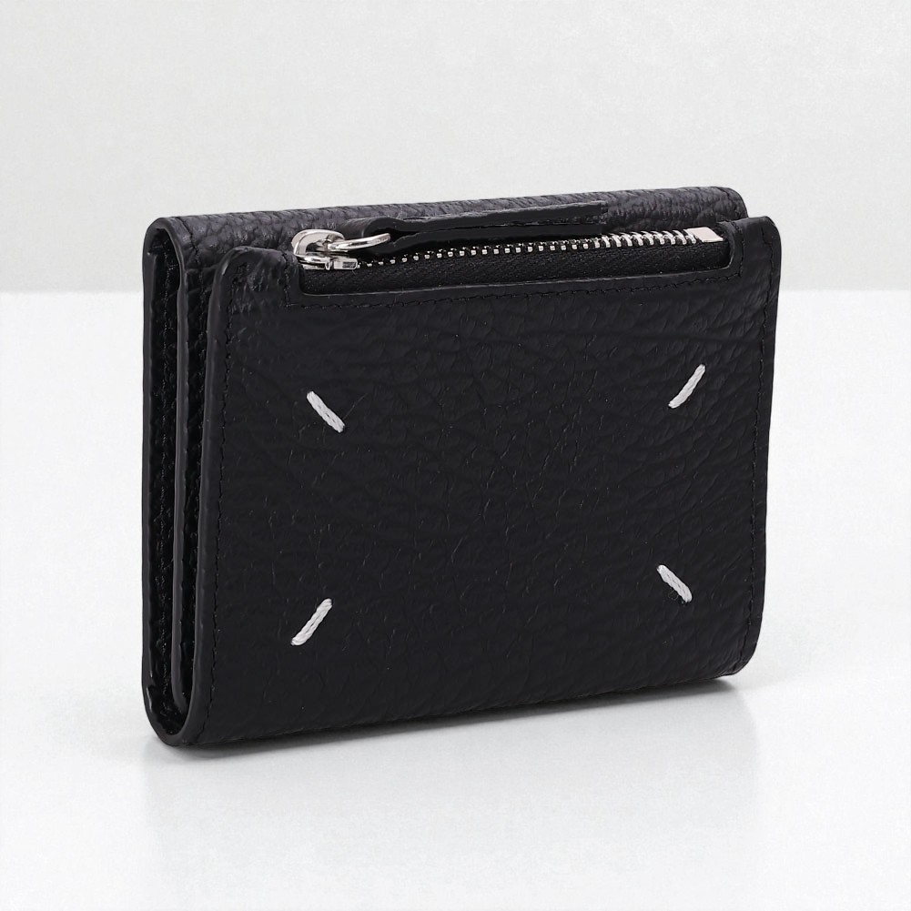 【ｴﾝﾄﾘｰでP5】メゾンマルジェラ／MAISON MARGIELA "PHOTO TRIFOLD WALLET" 三つ折り財布　エンボスレザー・カードホルダー・カードケース・フラグメントケース・小銭入れ付き(ブラック) SA2UI0012 P4455 T8013／BLACK[返品OK]｜イル　テライオ