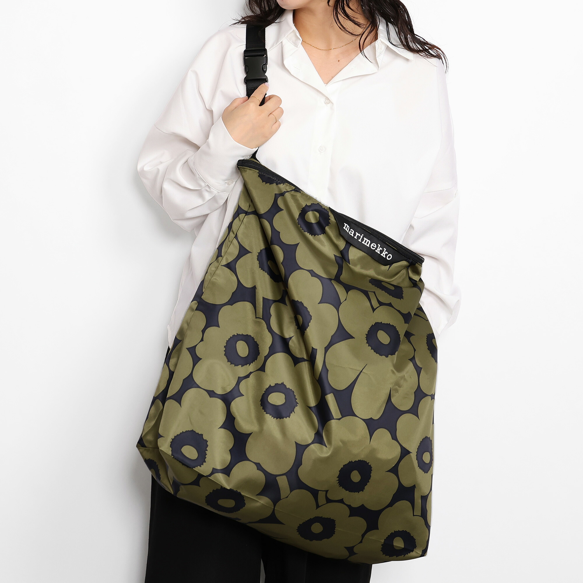 【ｴﾝﾄﾘｰでP5】マリメッコ／MARIMEKKO "NEAT CROSSBODY UNIKKO L ショルダーバッグ&rdquo; ウニッコ クロスボディ 斜め掛けショルダーバッグ(オリーブグリーン&times;ダークブルー) 995789 650／OLIVE GREEN*DARK BLUE[返品OK]｜イル　テライオ