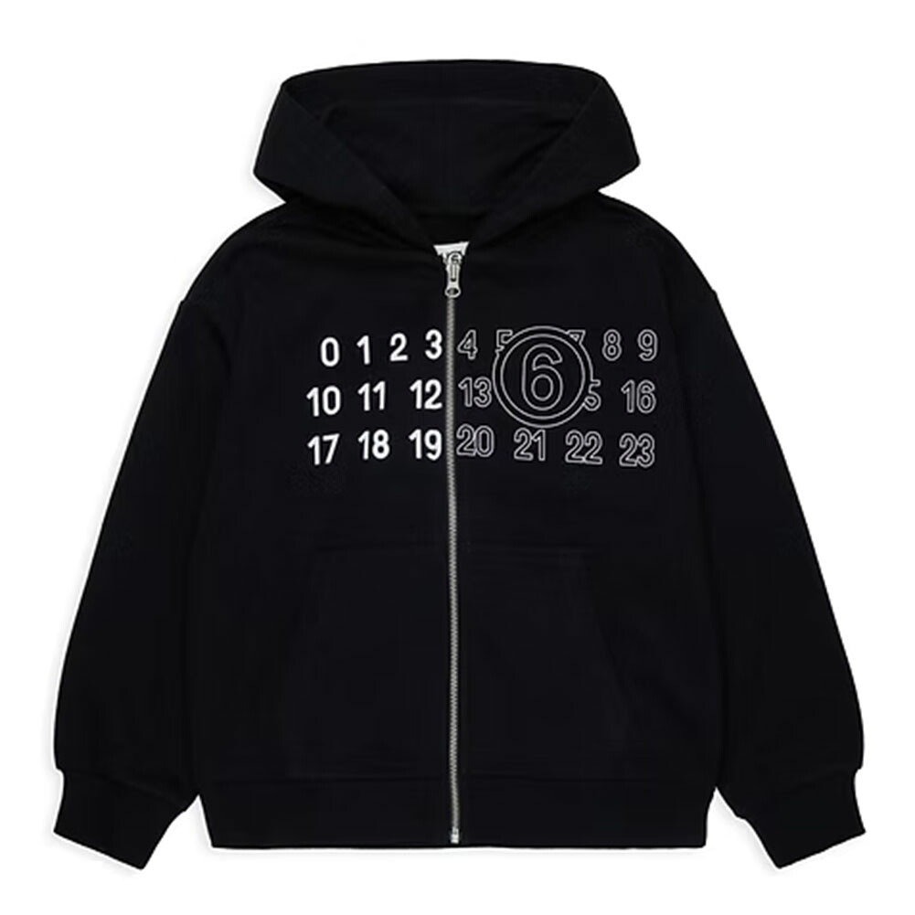 【ｸｰﾎﾟﾝ5%OFF】エムエムシックスキッズ・メゾンマルジェラ／MM6 KID'S・MAISON MARGIELA ジップアップパーカー 大人もOK フード付き 長袖 "MM6S138U" ユニセックス コットン ナンバリングロゴ フーディー(ブラック) M61115 MM02X M6900／BLACK[返品OK]｜イル　テライオ