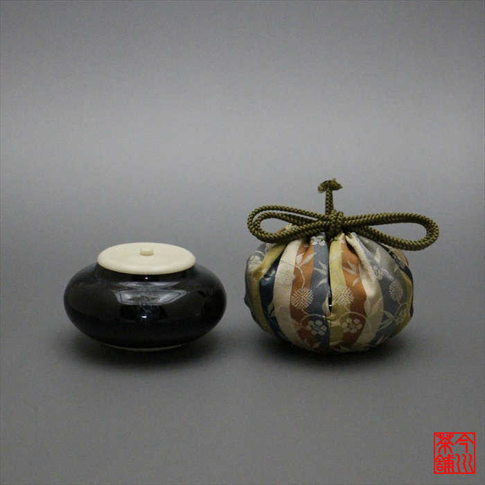 【茶道具】大海茶入　仕覆　紅牙瑞錦　茶入　龍村裂 長緒　☆美品☆ 楽天市場】内海茶入（長緒茶入）茶入 仕服裂地：紅牙瑞錦 龍村