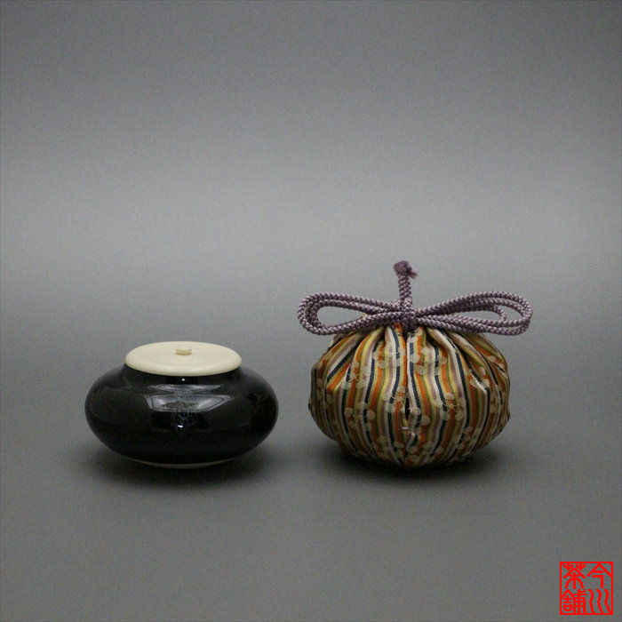 綿津見 茶入 かんかん帽手縞梅ちらし 【 濃茶入 】