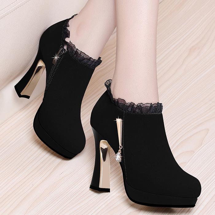 超歓迎 黒 ブラック 厚底ブーツ ジップアップ 美脚 脚長効果 歩きやすい ショートブーツ アーモンドトゥ アンクルブーツ チャンキーヒール 10cm ブーティ 厚底 ガーリー フリル 送料無料 厚底ブーツ Puレザー 冬 秋 お洒落 エレガント シンプル Fw 042hm Spmau Ac In