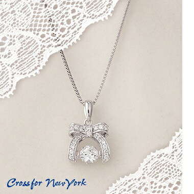 【送料無料（沖縄・離島を除く）】 NYP-543 クロスフォー ニューヨーク Dancing Stone Dancing Ribon wreath（ダンリングリボンリース） ペンダント NYP543 【お取り寄せ品】【プレゼント 女性 誕生日 クリスマス 母の日 アクセサリー レディース ネックレス】