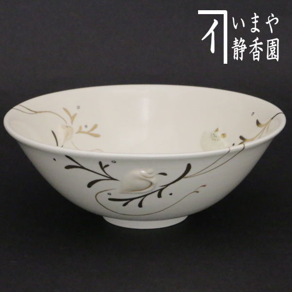 抹茶茶碗　浮彫　梅に鶯　今岡三四郎作 浮彫 梅に鶯 茶碗 | 今岡三四郎/イマオカサンシロウ | 三越