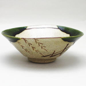 【茶器/茶道具　抹茶茶碗】　平茶碗　織部焼き　松本鉄山作　（景色(模様）は変わる場合があります）