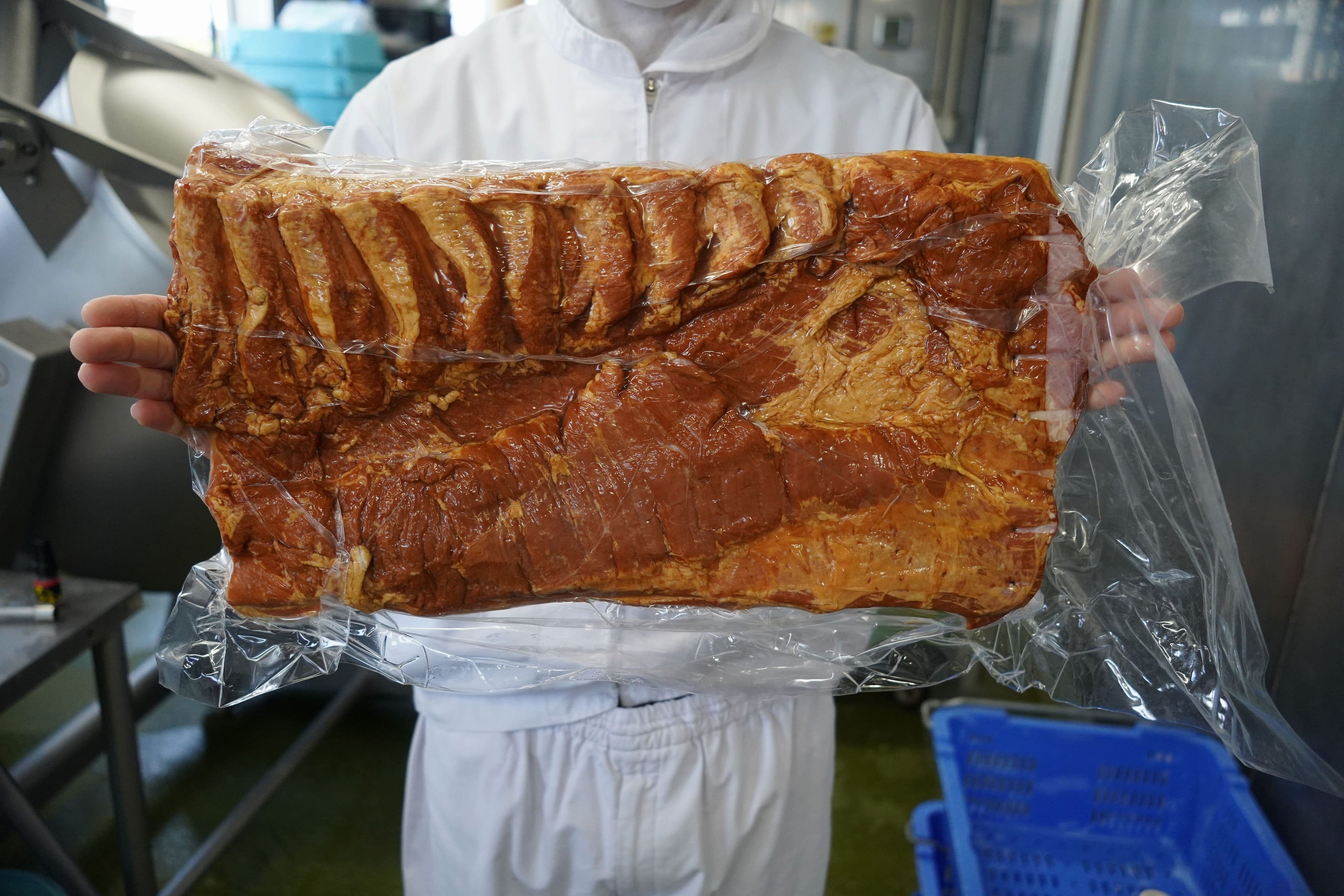 ブランド いも豚 熟成 ベーコン 原木 4kg~5kg 業務用 食べ物 内祝 ギフト 御中元 出産内祝 優良県産品 送料無料 プレゼント ギフト ビール 酒 おつまみ バラ肉 旨味 甘味 燻煙 国産 安心 安全 銘柄 内祝 御祝 コンペ 景品