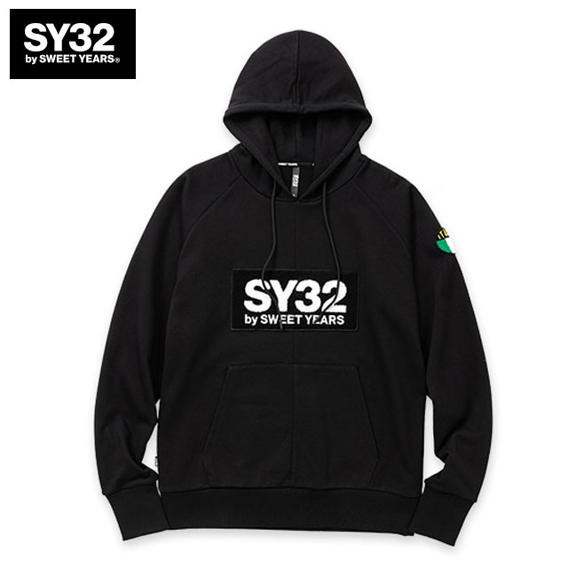 ☆SY32 by SWEET YEARS スポーツウエア SAGARA WAPEEN BOXLOGO P/O HOODIE プルオーバーフーディー 13505 長袖 フードパーカー サガラワッペンを配置 レジャー デイリー カジュアルウエア アウトドア ジム フィットネス ブラック|IMOTO SPORTS