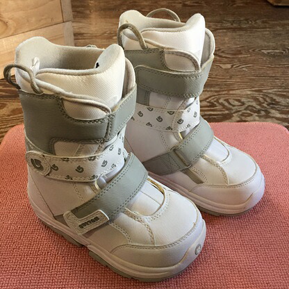 BURTON WOMEN,S GROM BOOTS YOUTH 子供 型落ち 新品【送料無料】｜スノーボード 専門店 インパクト