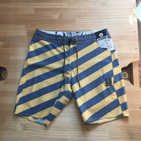 VOLCOM ボルコム 海食パン メンズ サーフズボン下 ゲーム盤さる股引き 水陸両用 海 川遊び 夏 STRIPEY SLINGER 定め事品【貨物輸送無料】