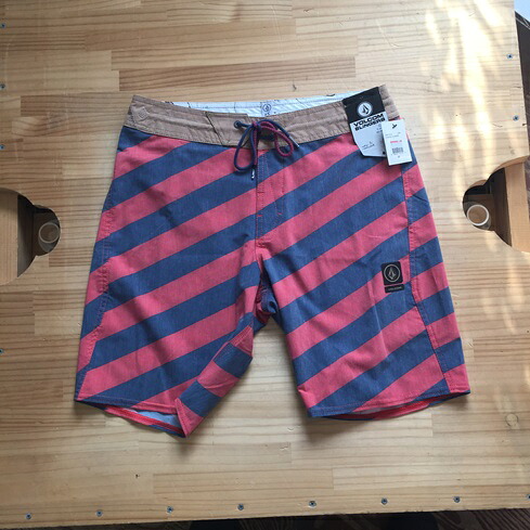 VOLCOM ボルコム 海食パン メンズ サーフズボン下 ゲーム盤さる股引き 水陸両用 海 川遊び 夏 STRIPEY SLINGER 定め事品【貨物輸送無料】