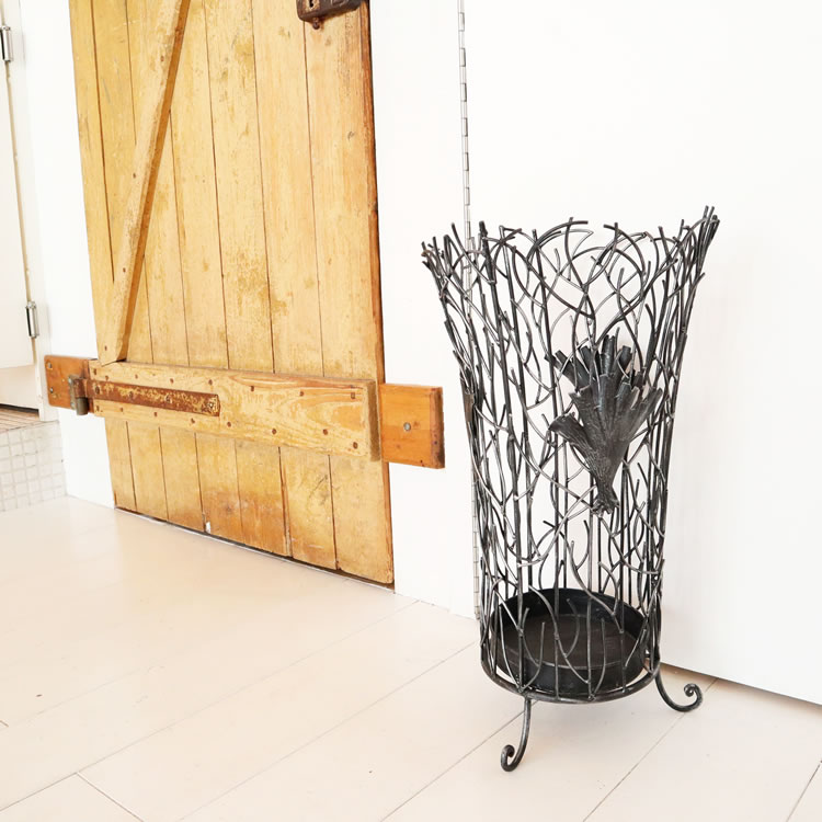 セール特価 外 水受け 通販 丸 高級感 おすすめ 野外 玄関 デザイン スタンド アンティーク アイアン おしゃれ 傘立て 中 引っ越し 新築 受け皿 傘入れ 傘置き 雑貨 人気 円 クラシック インテリア スマート 店舗用 1305 Ohq 001