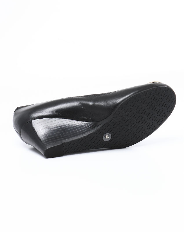 Importdouble Rakuten Global Market Tolly Birch Tory Burch Tolly Birch Tory Burch Shoes 50008644 051 Plane Toe Wedge Pumps Sally Surrey Black Gold