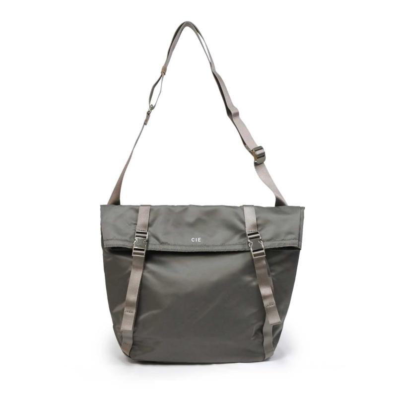[シー] ショルダーバッグ SHOULDER L ブラック(10)｜イナノカショップ