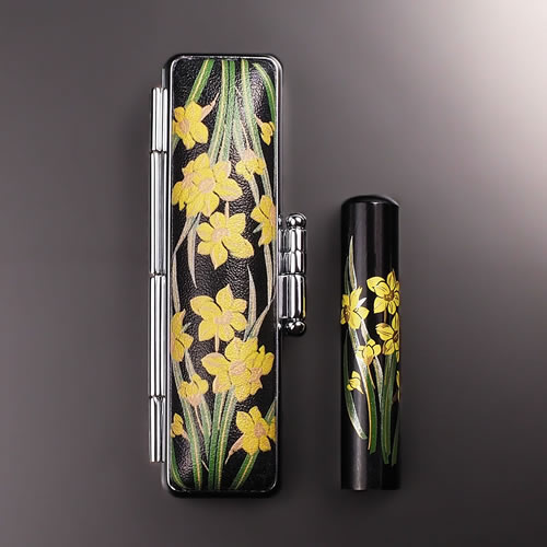 【送料無料】黒水牛現代蒔絵の個人印鑑セット/四季花/すいせん/12mm 個人いんかん はんこ ハンコ 判子 就職祝い ギフト 祝い プレゼント 贈りもの 女性 男性 子供