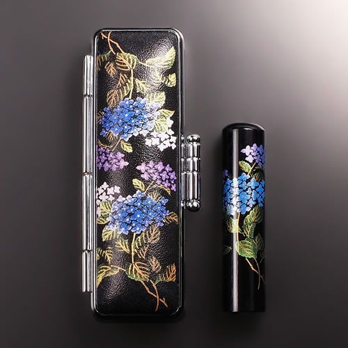 【送料無料】黒水牛現代蒔絵の個人印鑑セット/四季花/あじさい/13.5mm 個人いんかん はんこ ハンコ 判子 就職祝い ギフト 祝い プレゼント 贈りもの 女性 男性 子供