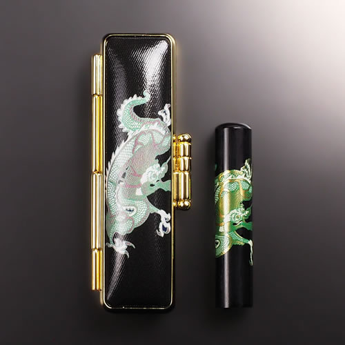 【送料無料】黒水牛現代蒔絵の個人印鑑セット/開運(龍)/飛龍/12mm 個人いんかん はんこ ハンコ 判子 就職祝い ギフト 祝い プレゼント 贈りもの 女性 男性 子供｜印鑑の匠　店