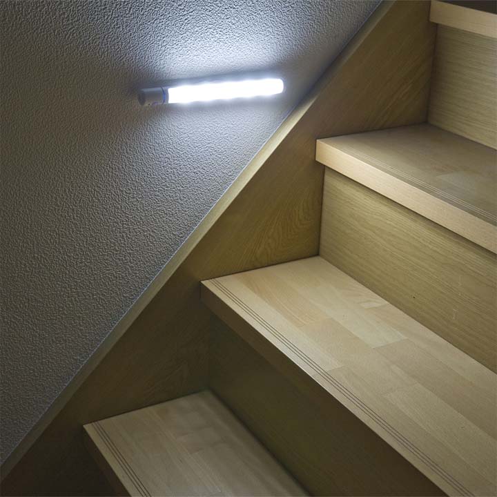 楽天市場 センサーライト 屋内 乾電池式ledセンサーライト Bsl60wn W屋内センサーライト アイリス Led 室内 おしゃれ かわいい 乾電池 クローゼット 玄関 防犯 廊下 階段 照明 電気 防犯センサーライト Ledセンサーライト 電池式 ライト 人感センサー アイリスオーヤマ