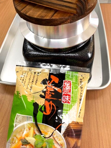 【送料無料】五目釜飯 140g（国産米使用）50袋入り｜業務用・簡単調理・本格釜飯