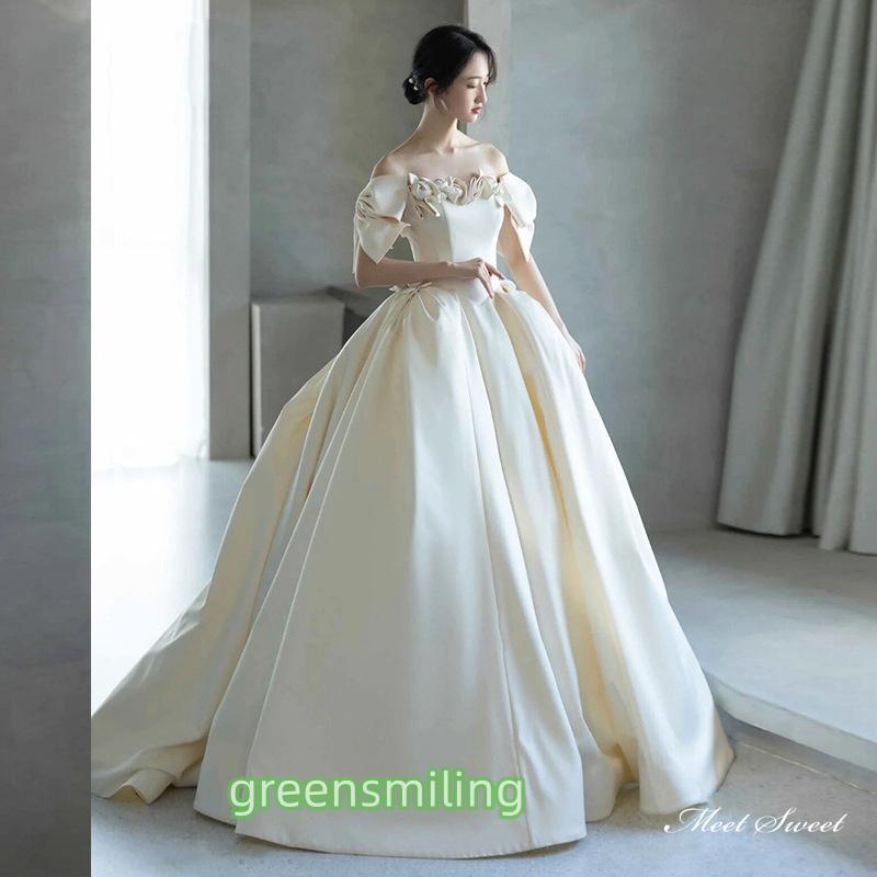 婚礼の儀お召しもの ウェディングドレス ロングお召しもの 二次会 婚礼の儀 前撮り 婚礼の儀 お嫁さん オフショルダー シュロの葉 繻子 編み上げ 御姫様お召しもの 父の日