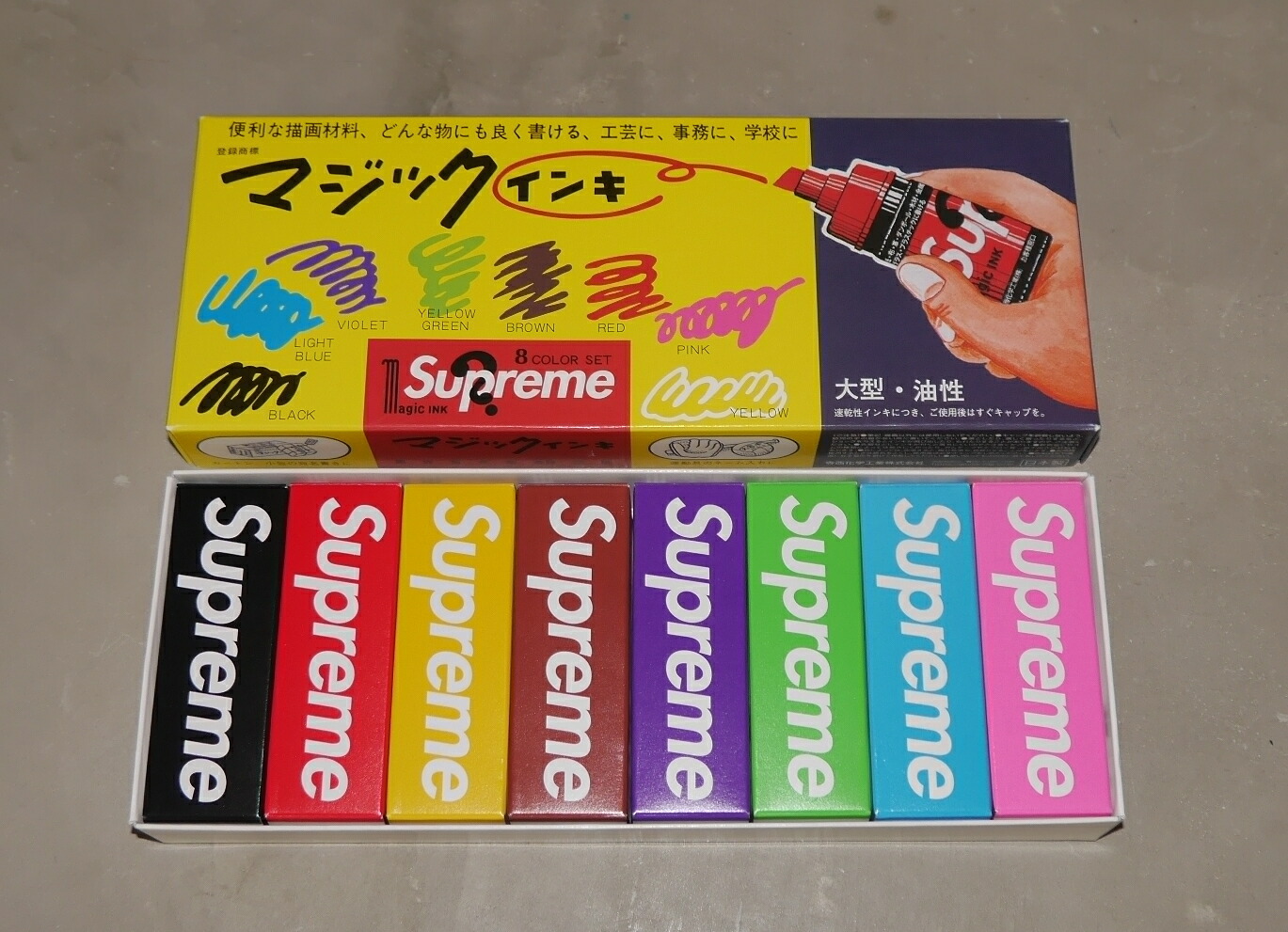 supreme マジックインキ　スプレー缶セット supreme マジックインキ スプレー缶セット