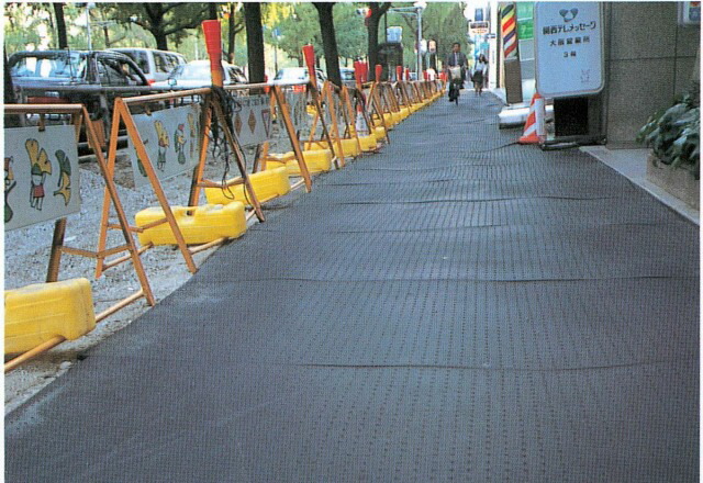 【代引き不可】【法人名にてご注文下さい】ブラックターフ20mm厚×1m幅×2m日東化工(養生用ゴムマット)|ゴムマット養生シート養生マット養生用ゴムマットワンツーマット滑り止め屋外歩行用ラバーマット養生工事現場床養生