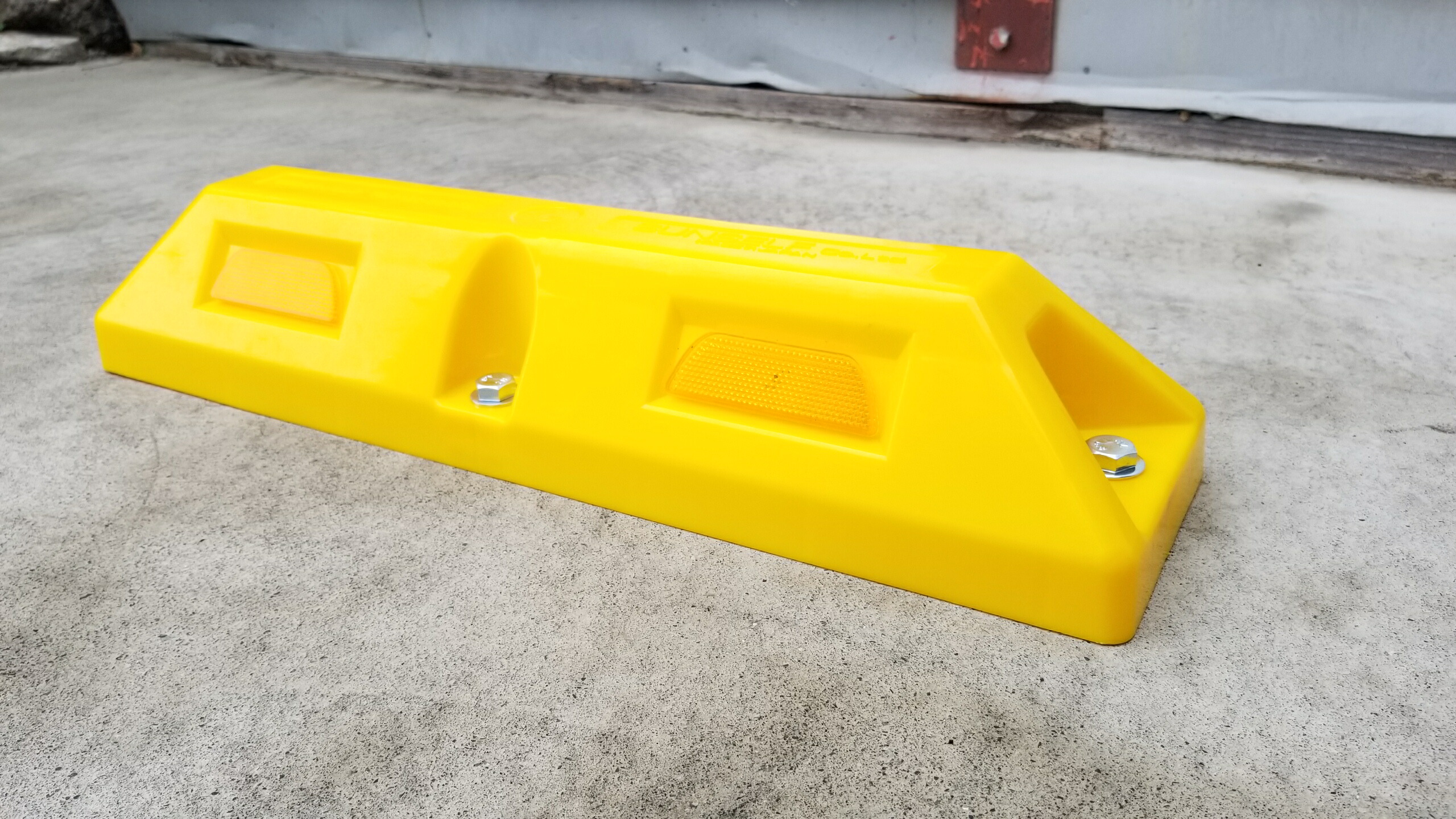 楽天市場 パーキングストップ100 黄色コンクリートアンカーセット2本組 パーキングブロック パーキングストップ 車止め ブロック カーストッパー 駐車場 ガレージ 車庫 ガード タイヤ止め 車止 車止めブロック タイヤブロック インターショップ