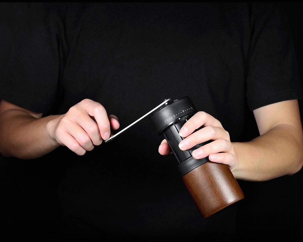 手挽き（手動）コーヒーミル（グラインダー） デュアルベアリング 拡張可能 ビーンウッド ハンディサイズ Juglans Nigra (胡桃の木) 9,043円