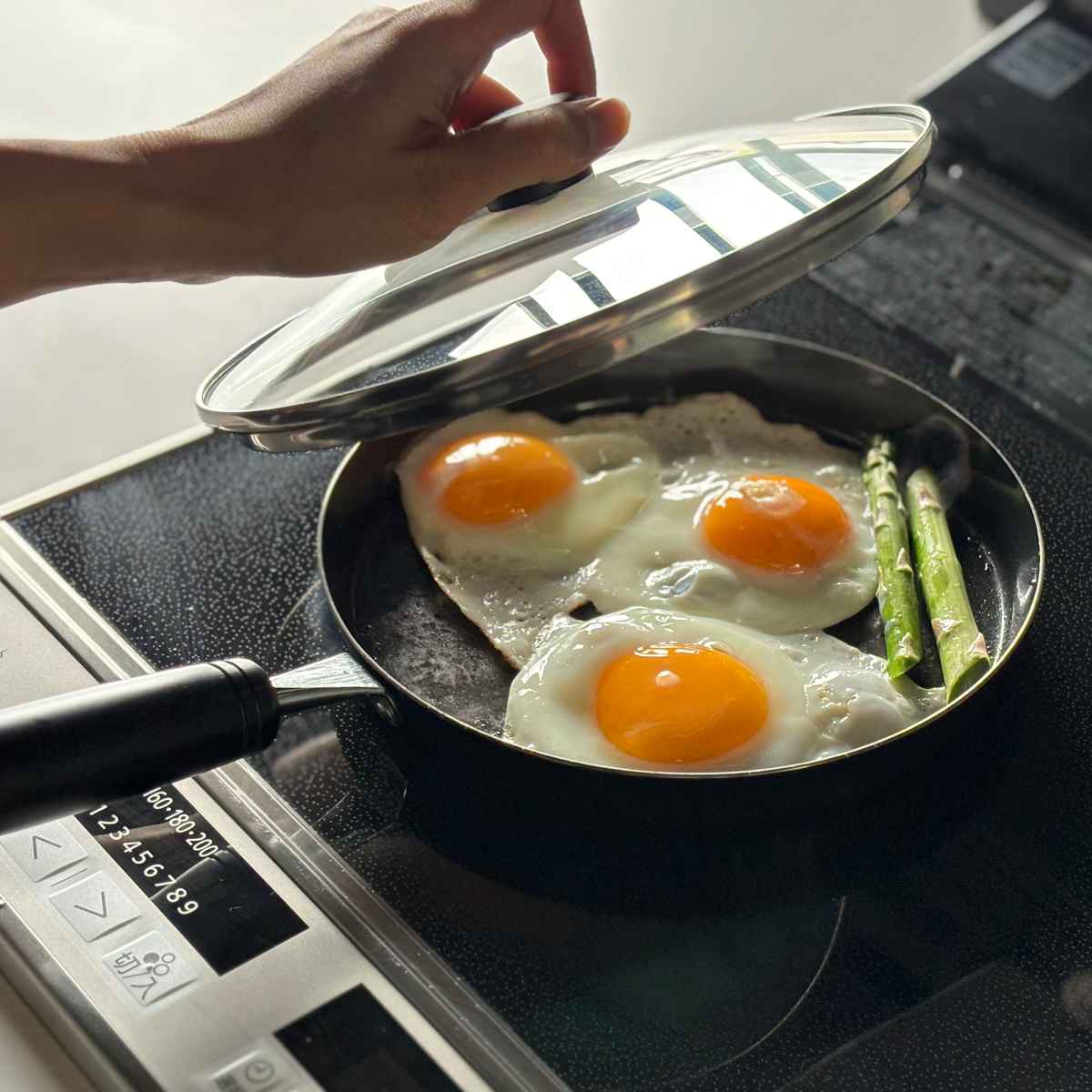 燕三餃子用フライパン　鉄　蓋、ターナー付き　新品 燕三餃子用フライパン 鉄 蓋、ターナー付き 新品