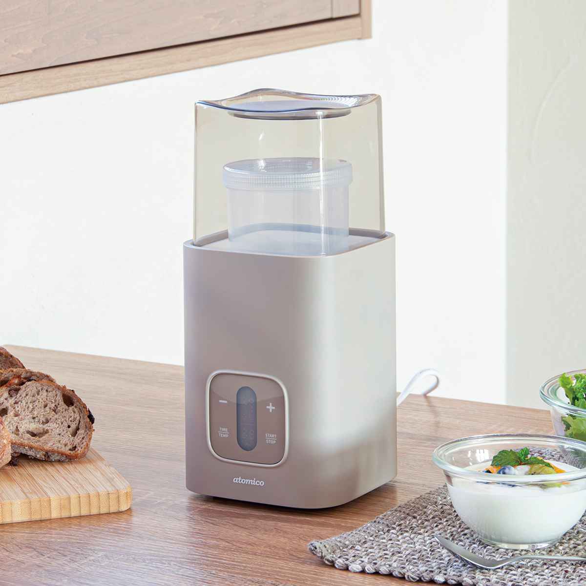 ヨーグルトメーカー atomico レシピ付き 甘酒 飲むヨーグルト （ アトミコ 発酵フードメーカー 1L タイマー機能 温度調節機能 調理家電 発酵食品 専用容器付き スプーン付き おしゃれ 自家製ヨーグルト 手作り 簡単 電動 ）【39ショップ】