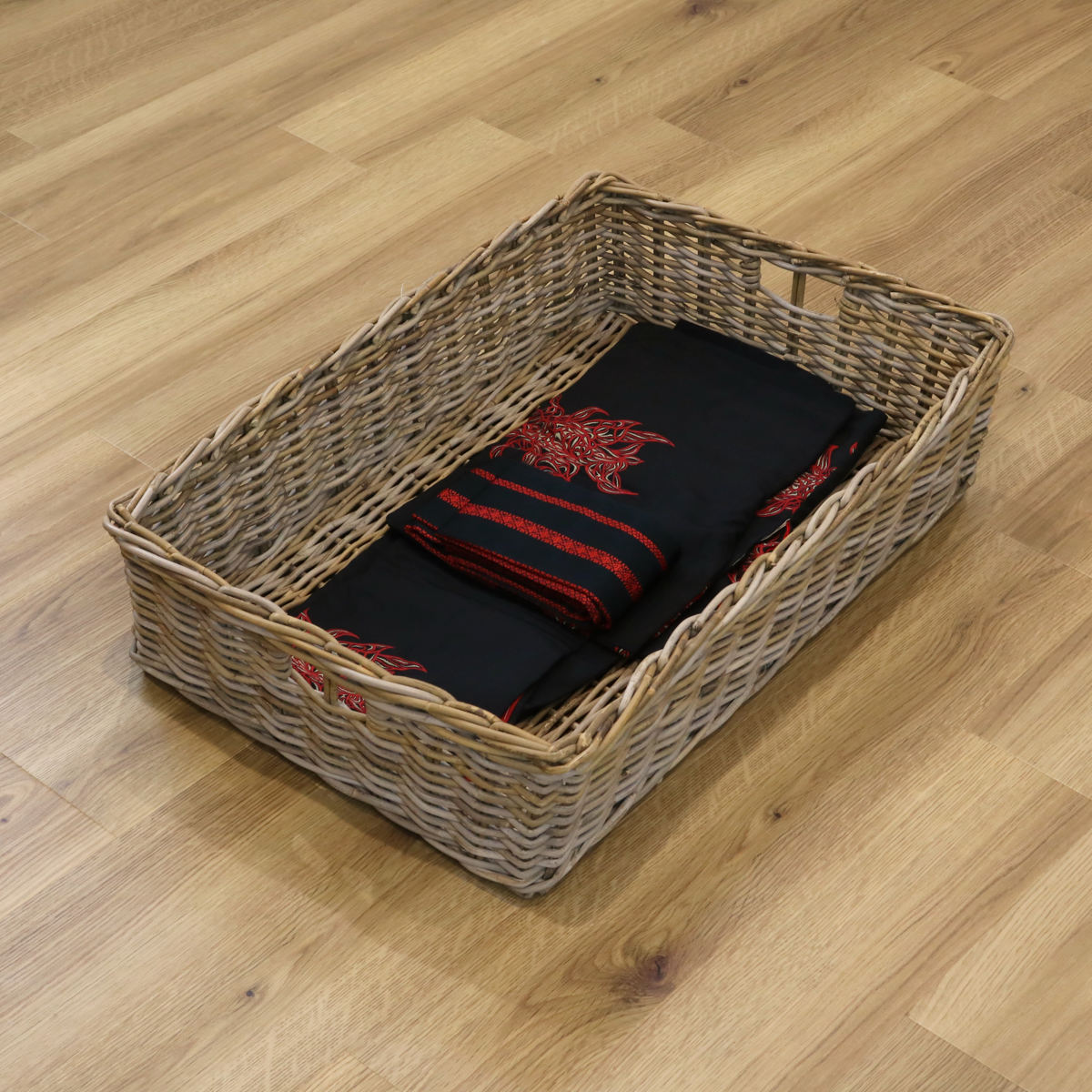 ★big 大きいサイズの籐・ラタンのバスケット　籠　用途様々♪ Amazon.co.jp: Lirancia 藤かご バスケット ラタン製 ビッグ