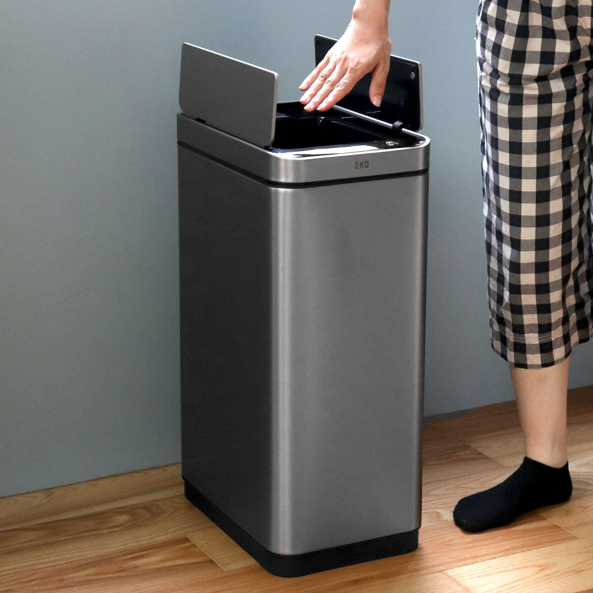 EKO ゴミ箱 30L エックスウィング センサー式 ( イーケーオー ごみ箱 センサー ステンレス 30リットル 幅25 自動開閉 両開き 分別 角型 インナーボックス付 大容量 充電式 自動 コードレス 静音 シンプル おしゃれ )【39ショップ】|インテリアパレット