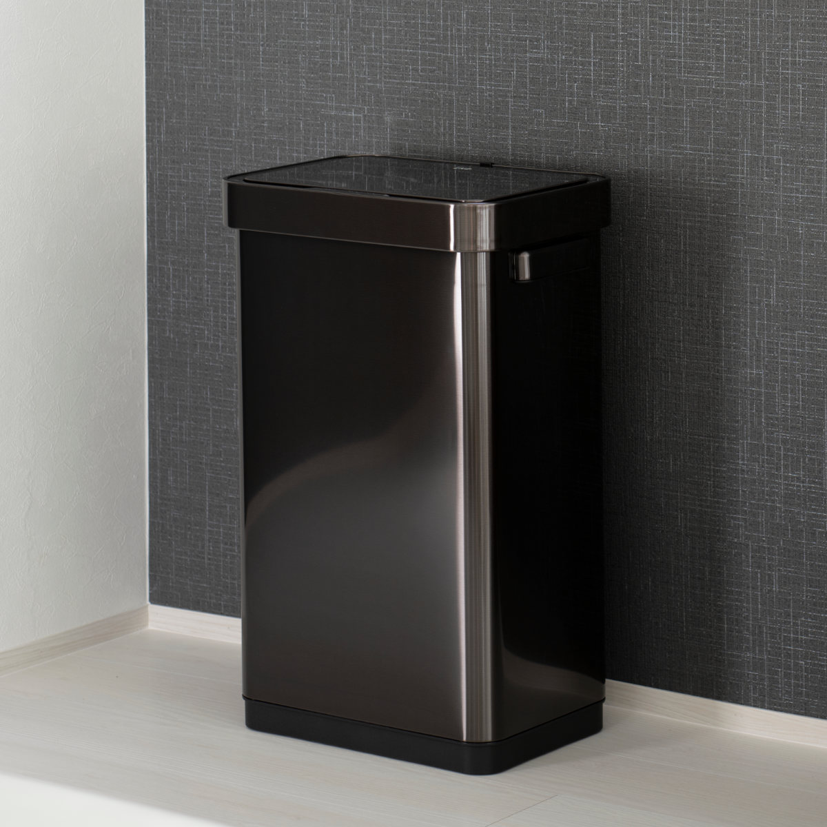 EKO ゴミ箱 45L デラックスミラージュ T センサービン ステンレス ( イ−ケーオー ごみ箱 45リットル 45 センサー 自動開閉 電池式 キッチン 一年保証付き 自動 角型 大容量 大きい 大きめ ふた付き シンプル ブラック )【39ショップ】|インテリアパレット