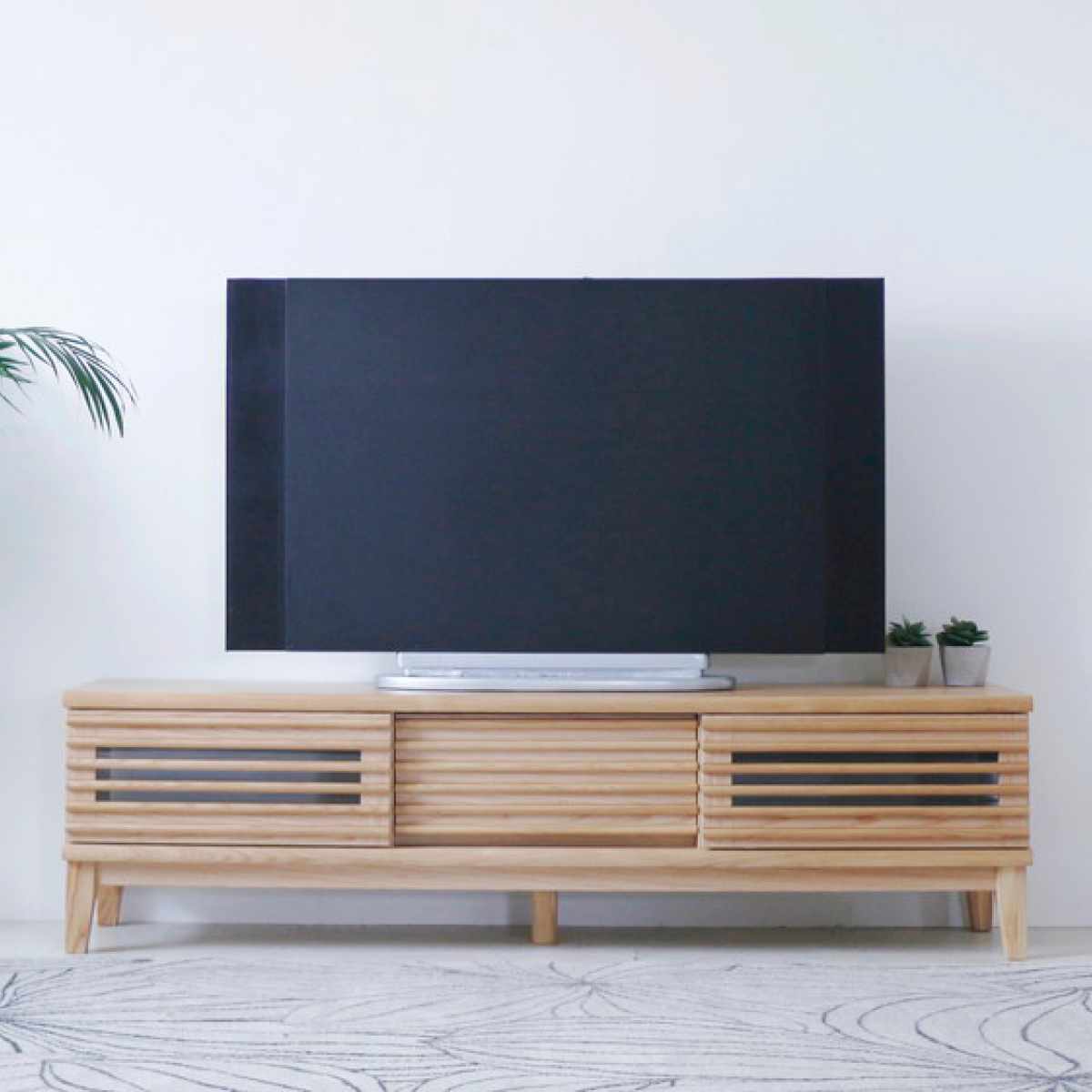 テレビ台 幅150cm 脚付き 背面化粧 リモコンOK 完成品 （ ローボード TV台 収納 引き戸 引き出し お掃除ロボット対応 リビングボード フルスライドレール シンプル ルーバー スリットデザイン ）【39ショップ】｜インテリアパレット 29,887円