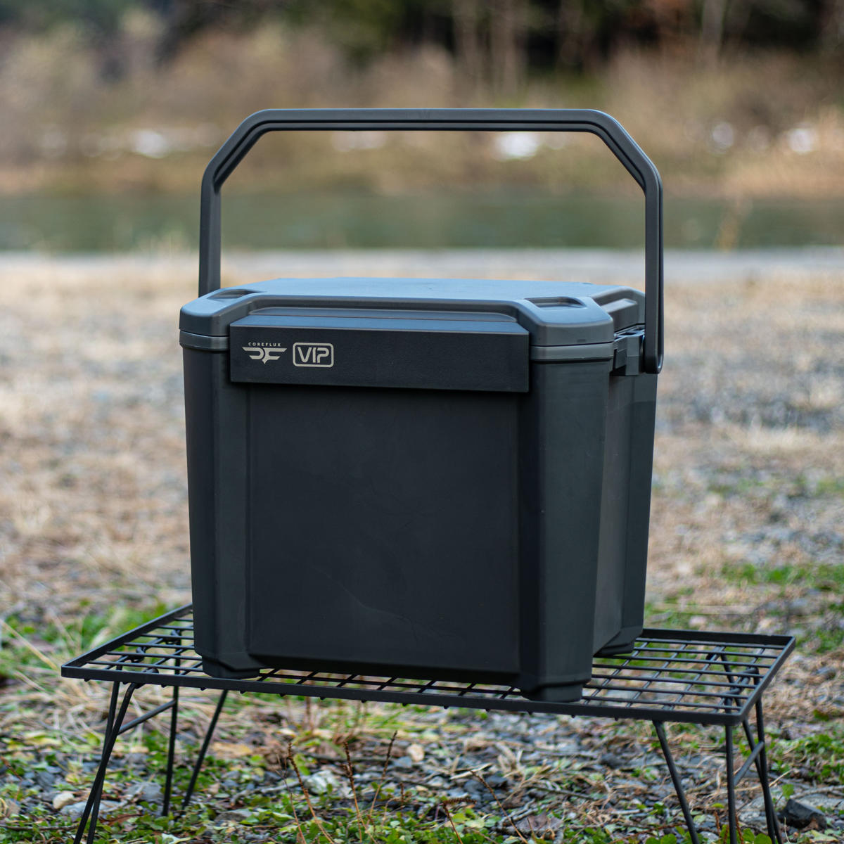 クーラーボックス 16L COREFLUX VIP 座れる 耐荷重100kg （ 保冷 クーラーBOX 保冷ボックス アウトドア用品 16リットル クーラー ボックス BOX 冷蔵ボックス 真空断熱 長時間保冷 氷長持ち キャンプ アウトドア ハンドル 持ち手付き ）【39ショップ】｜インテリアパレット 7,884円