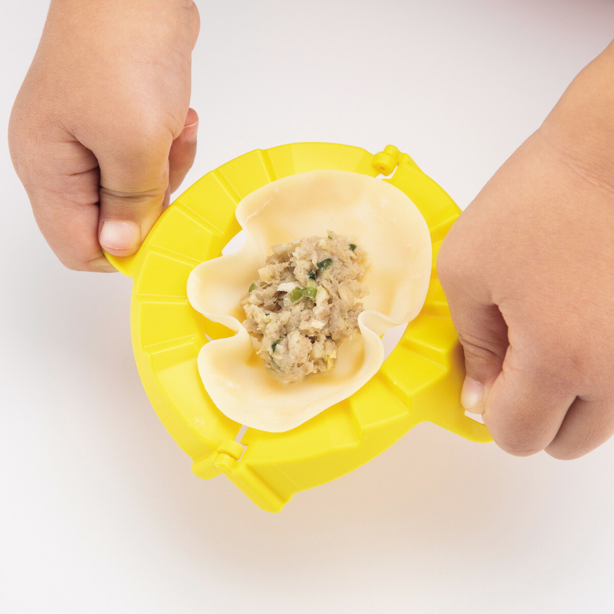 【楽天市場】ぎょうざ型 子ども用 リトルシェフクラブ はさんでできるぎょうざ型 食洗機対応 日本製 ( 餃子包み 餃子作り ぎょうざ 型 包み ...