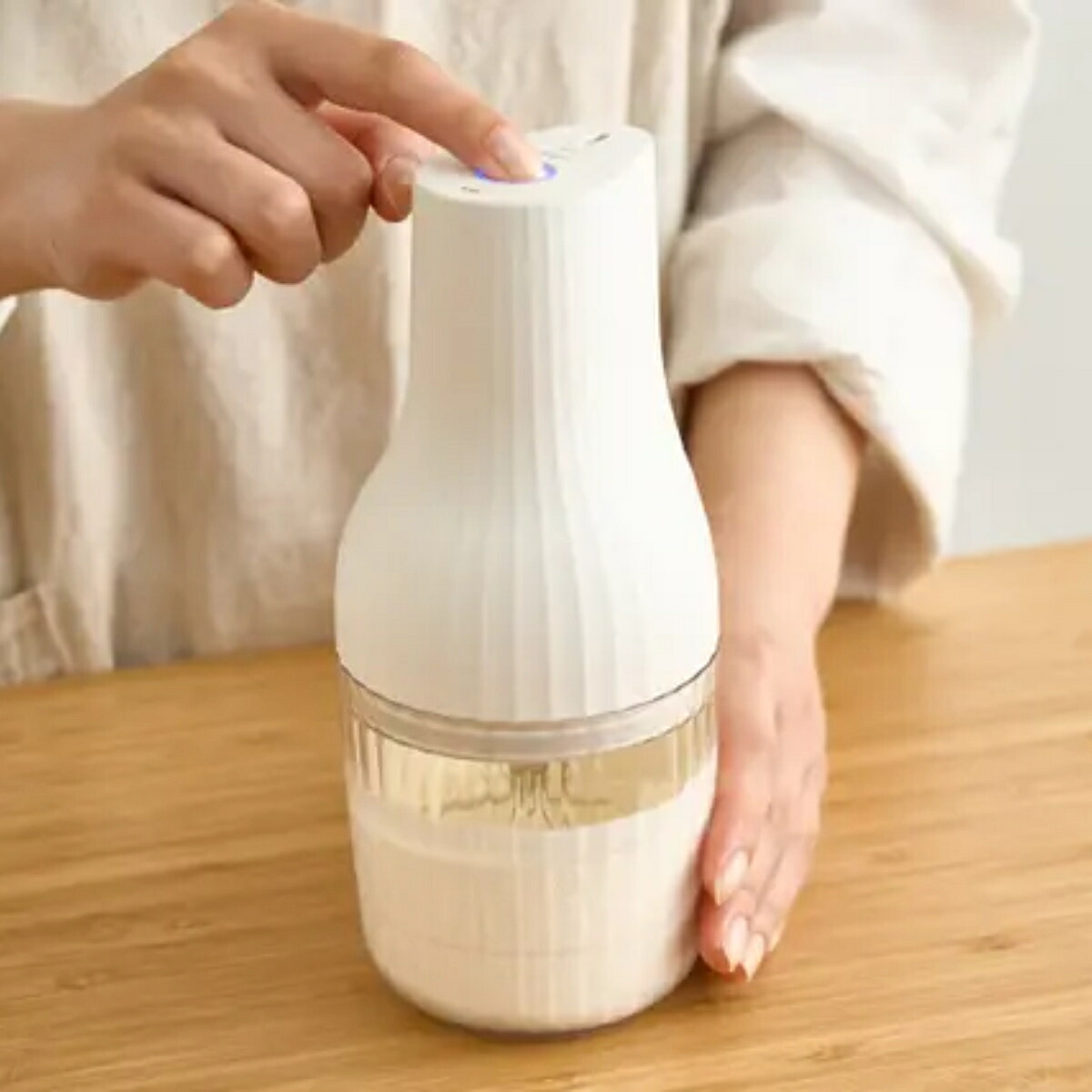 泡立て器 電動 自動生クリームホイッパー 生クリッチ namacrich （ 生クリーム コードレス 充電式 コンパクト 自動 ミニ泡だて器 ホイッパー ホイップクリーム ケーキ 製菓用品 おしゃれ 簡単操作 ）【39ショップ】