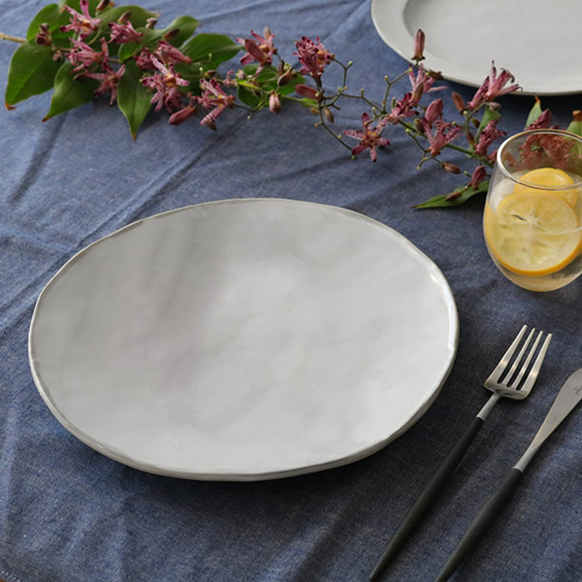 プレート 26cm ラウンド Calin 皿 洋食器 陶器 日本製 同色3枚セット （ お皿 電子レンジ対応 食洗機対応 大皿 メイン皿 パスタ皿 ワンプレート 大皿料理 おしゃれ 食器 グレー モノトーン ）【39ショップ】