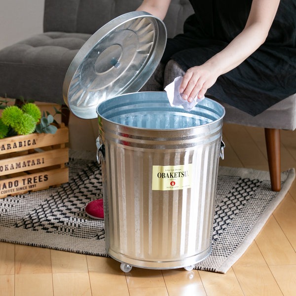 紙くずかご 33L オバケツ 室外兼用 キャスター付き添い人 しろがね色 （ 貨物輸送無料 OBAKETSU 紙くずかご トタン 上部付き添い人 33 リッター 砂ぼこりボックス席 支柱 井戸釣瓶型 納める 納める入れもの 納めるボックス席 室外 屋内 丸型 ペール リビング 園芸 フタ ） 【39販売店】