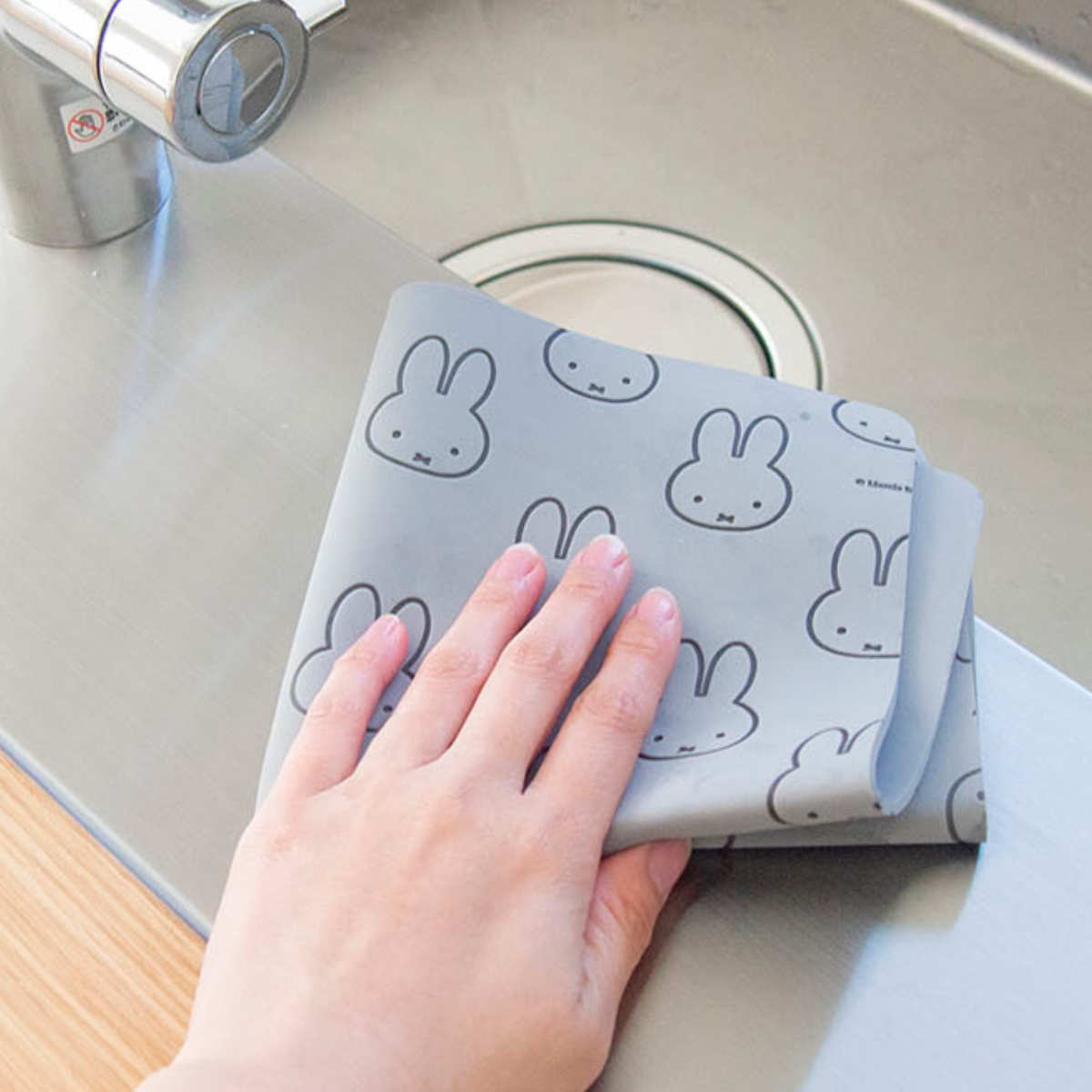 おすすめ 水切りマット 超吸水クロス 30 30cm ミッフィー Dickbruna 吸水 吸水クロス キッチンクロス 布巾 フキン ふきん 掃除 そうじ 拭き取り ふきとり 吸水力 Miffy お風呂 洗面台 シンク回り キッチン キッチン掃除 Lojavirtualeffamotors Com