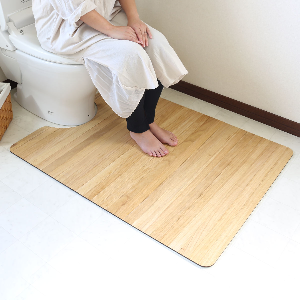 トイレマット 60&times;105cm 桐のトイレマット kirisai （ トイレ マット 足元マット 桐 木目 撥水 拭くだけ 消臭 すべり止め シンプル おしゃれ トイレタリー 洗濯不要 滑り止め 60&times;105 ロング トイレ用品 ）【39ショップ】｜インテリアパレット