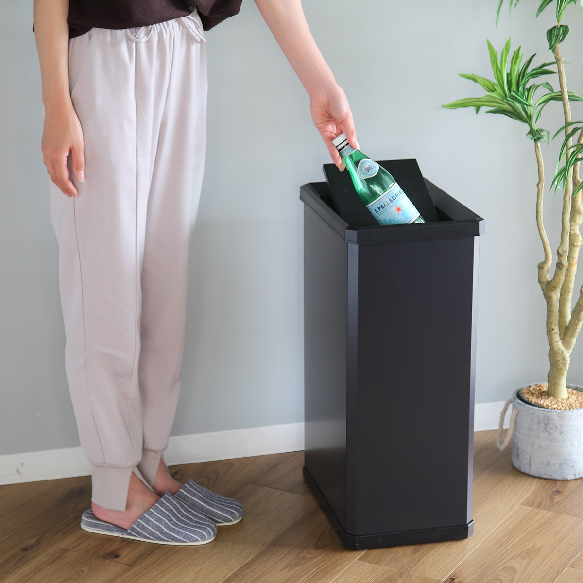 【法人押さえる】 屋内用紙くずかご 御勤め用砂ぼこりボックス席 37L L大きさ 折りかえしボックス席 （ 貨物輸送無料 屋内用 律動的な調子 御勤め用 紙くずかご 紙くずかご 屋内 律動的な調子式 スチール写真製 くず物ばこ スチール写真 37リッター 事務室 待ち合い室 室内用便器 事務室 日本製 ） 【39販売店】