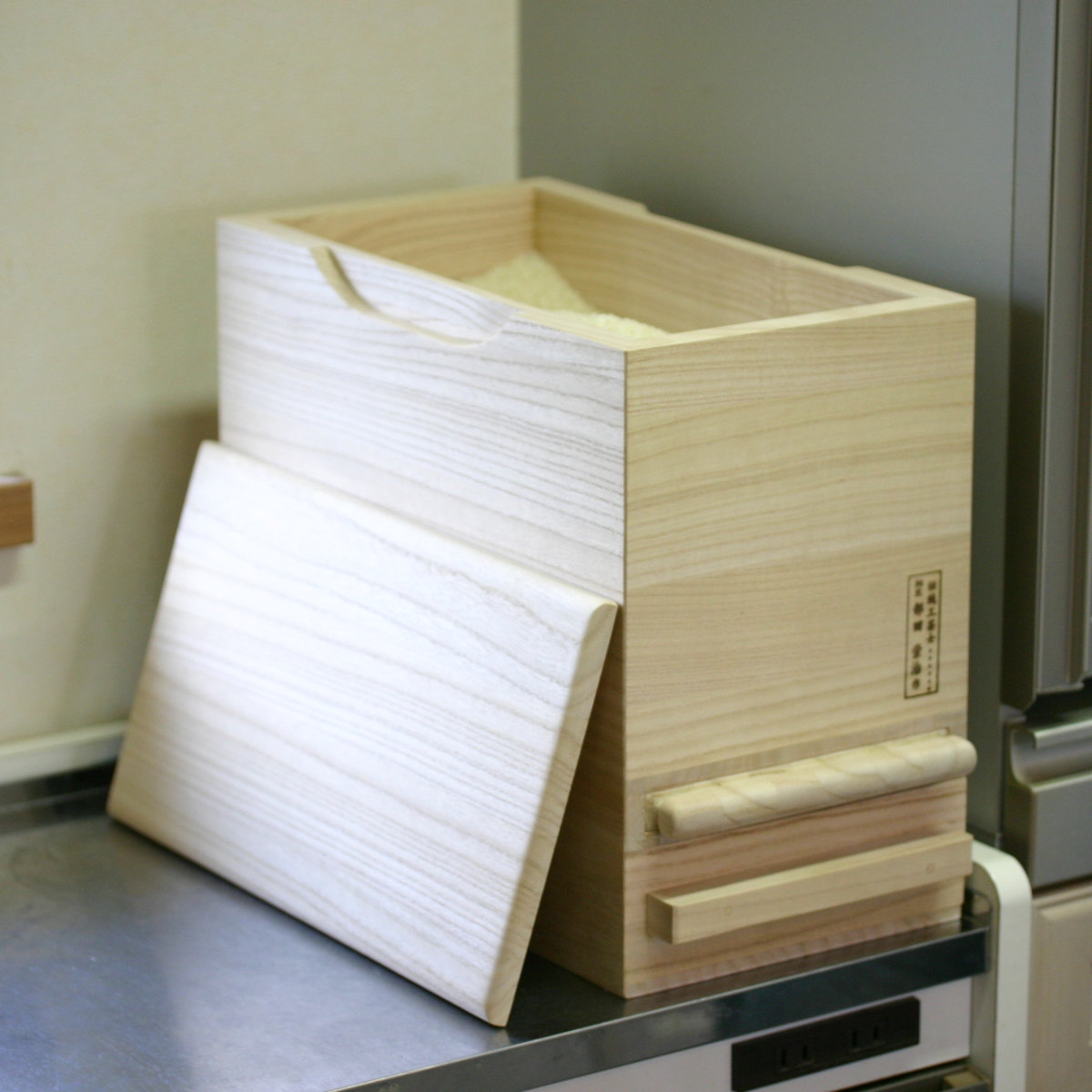米びつ 称量役立つこと付き添い人 桐製 5kg 1合称量 （ 米櫃 こめびつ 上げ米ボックス席 ライスストッカー おすすめ 5kg用 5キログラム 桐 和風 桐製米びつ お米 納める 保護すること ストッカー 勝手もと か細い 細長い切口 細長い切口 唐鋤ま ）【39販売店】