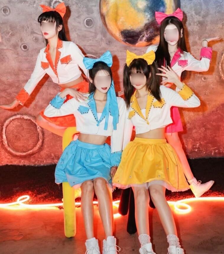 kpopダンス衣装 上下セット 社交ダンス衣装 トップス スカート 髪飾り チアガール ジャズ ヒップホップ 舞台衣装 ステージ衣装 へそ出し イベント 発表会 学園祭 パフォーマンス衣装 ガールズグルー プパフォーマンス チアリーディング衣装
