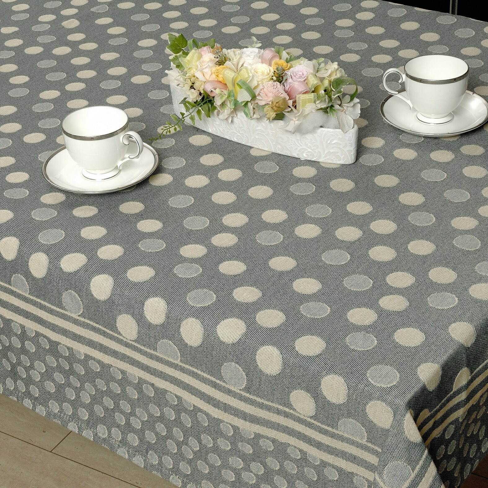 本店は 楽天市場 テーブルクロス 北欧 高級イタリア製 テーブルカバー おしゃれ プレジール サイズ展開有 ｍサイズ140 210cm 廊下敷き カーペット フォーサイト 半額品 Impactually Se